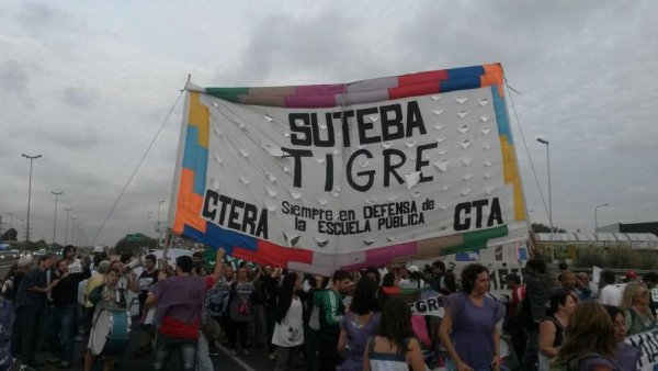 Docentes de Tigre cortan Panamericana por cobro de salarios