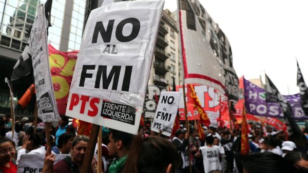 Llega el Fondo y habrá dos marchas: una para enfrentarlo y otra con funcionarios del Gobierno