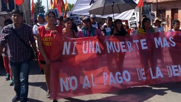 Salta: Alejandro Vilca y Natalia Morales en la marcha ante las muertes de niños wichí