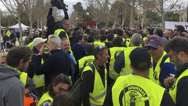 Los jardineros escrachan a la vicealcaldesa de Zaragoza