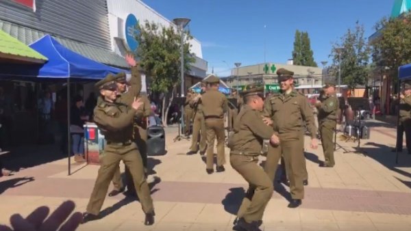 Carabineros de fiesta en fiesta en pleno toque de queda y crisis sanitaria