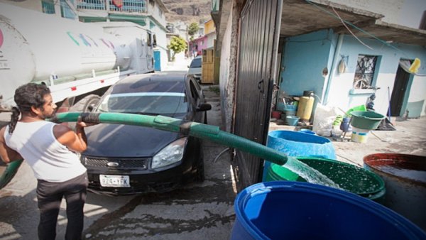 ¿Enfrentar la falta de agua o el pago condicionado de pipas ante la pandemia en Ecatepec?