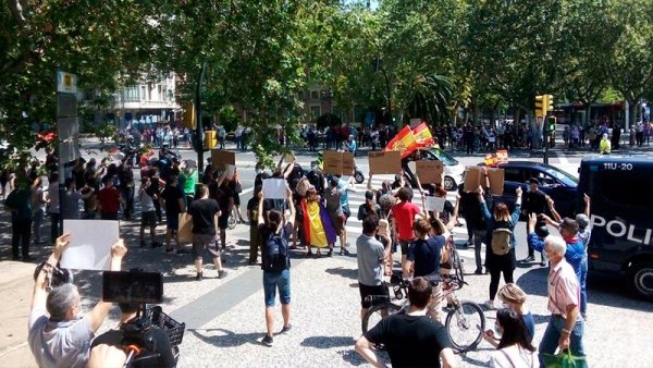 Repudio a la caravana de la derecha en Zaragoza: ¿dónde estaban Podemos, IU-PCE y ZeC?