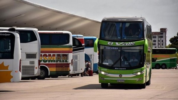 El Gobierno subsidia con $ 500 millones a empresas de colectivos que despiden trabajadores