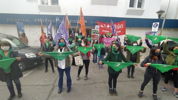 #28M: pañuelazos por la salud de las mujeres en los hospitales de Neuquén