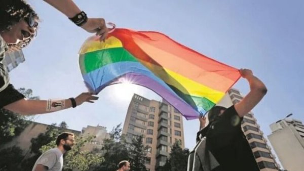 Exvocero católico: prohibición de terapias de conversión alienta "imperio gay" en México