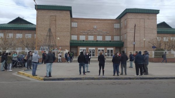 Protesta contra despidos, persecución y maltrato laboral en el hospital de Cutral Có