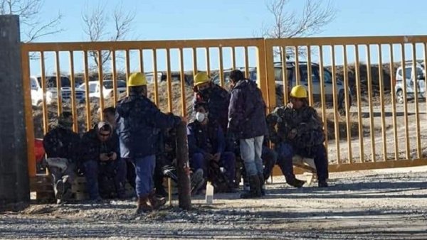 Trabajadores de la minera Ambar de Zapala ocupan fábrica contra cierre y despidos