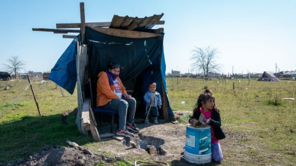 UNGS: Estudiantes unimos nuestras manos de lucha con las familias, mujeres y niñes por vivienda digna 