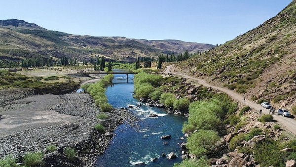 Avanza la construcción de la represa sobre el río Nahueve con daños ambientales irreversibles 