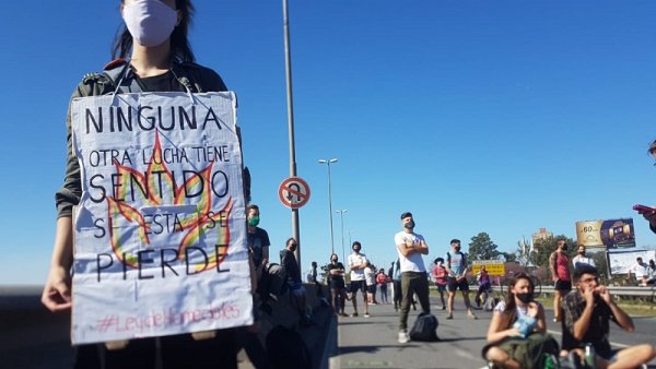 Corte en el puente Rosario-Victoria contra las quemas en el Delta del Paraná