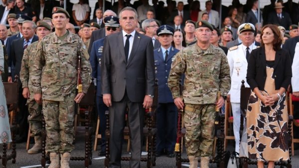 Ninguna vuelta de página: el jefe del Ejército pactó con Rossi homenajear a represores