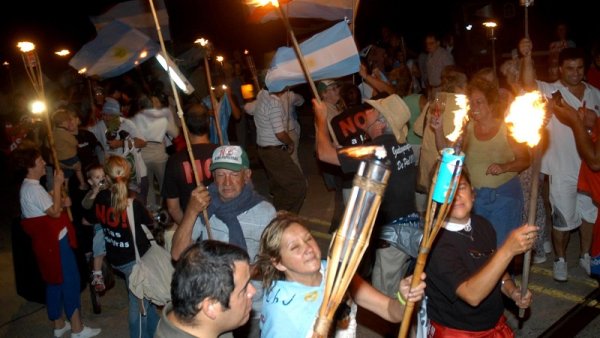 Convocan a una marcha de antorchas en defensa de los jueces Bruglia, Bertuzzi y Castelli