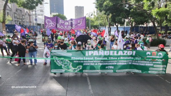 En Ciudad de México reprimieron la marcha por el derecho al aborto