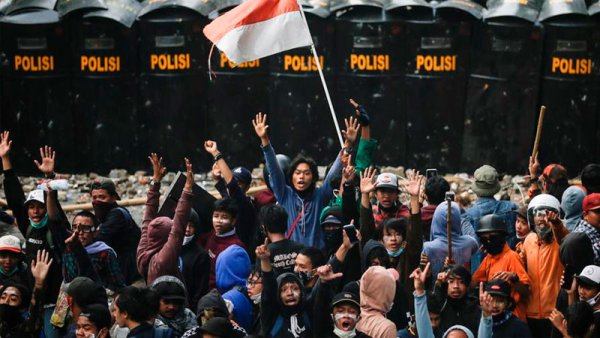 Rebelión en Indonesia desafía a la reforma laboral y ambiental