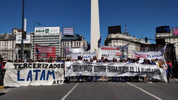 Marcha de los trabajadores de Latam: “El Gobierno debe garantizar los 3000 puestos de trabajo”