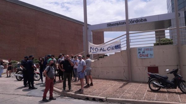 Los trabajadores del Sheraton Córdoba siguen reclamando por sus puestos laborales