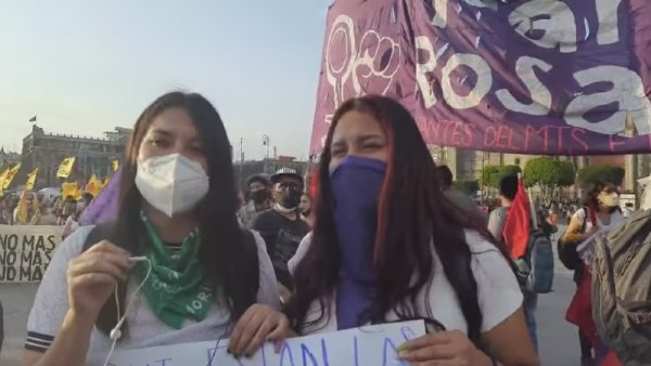 [VIDEO] Normalistas de Michoacán se movilizaron contra la violencia hacia las mujeres