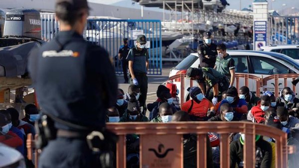 Convocan manifestaciones racistas contra los inmigrantes en Canarias con la excusa de "salvar el turismo"