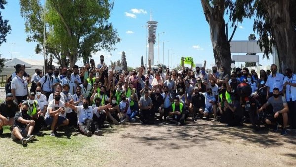 Los tercerizados de Aerolíneas Argentinas en lucha por salario: un relato desde adentro