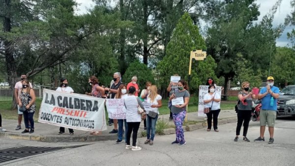 Hubo caravanas y cortes de docentes en el inicio de la discusión paritaria en Salta