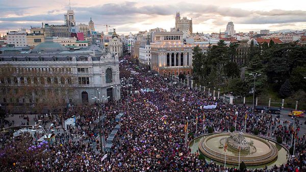 El Gobierno del PSOE y Podemos prohíbe marchar el 8M en Madrid