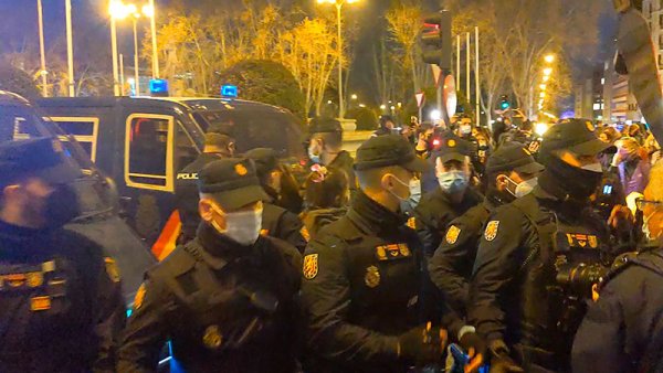 VIDEO | Así identifica la Policía Nacional a manifestantes feministas en Madrid