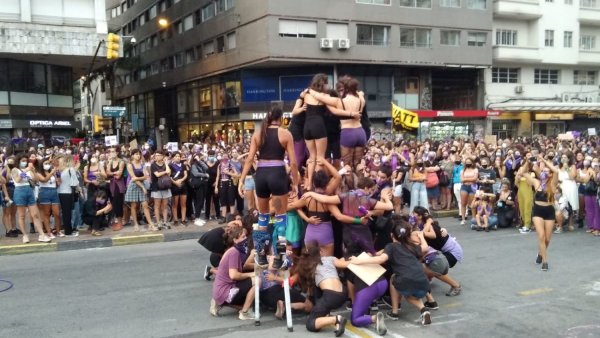 Las mujeres tomaron las calles en todo Uruguay