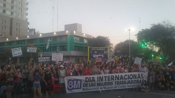 8M: las mujeres ganaron las calles en San Lorenzo