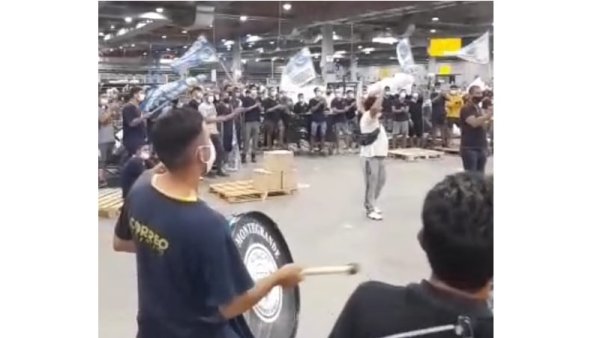 Trabajadores del Correo Argentino hacen "ruidazos" contra los despidos