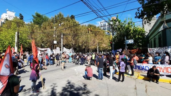 Ceramistas y trabajadores de salud confluyeron en Casa de Gobierno de Neuquén