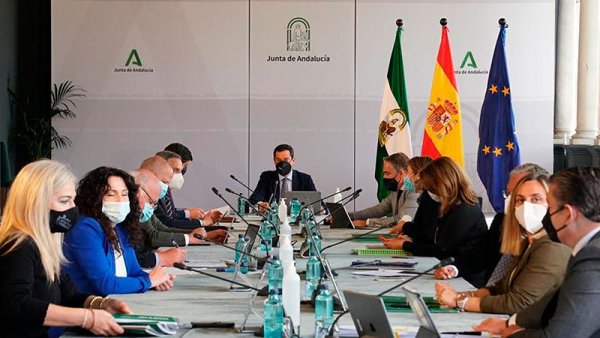 La Junta de Andalucía dará 732 millones en ayudas directas a empresas que despidan solo un poco