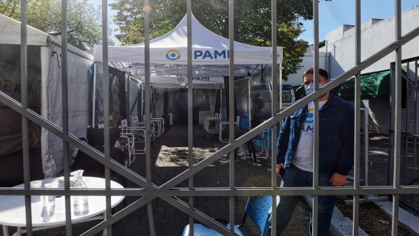 Investigarán la denuncia sobre manipulación de turnos para vacunar a afiliados del PAMI porteño