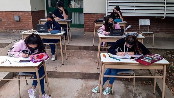 Presencialidad en las escuelas porteñas: ¿Todos deciden menos la docencia y las familias?