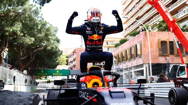 Sale el sol: en Mónaco se impuso el príncipe Verstappen y el rey se fue muy ofuscado