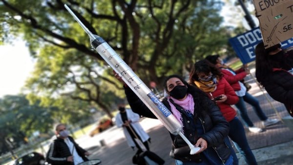 Paro docente y ausentismo ante la presencialidad en CABA: con frío no se puede aprender 