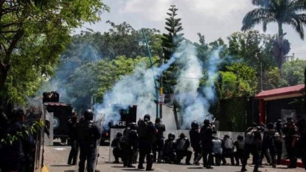 ¡Basta de represión a las y los normalistas de Mactumatzá!