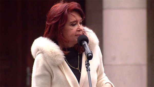 Vacunas en campaña: Cristina Kirchner y la politización de la pandemia