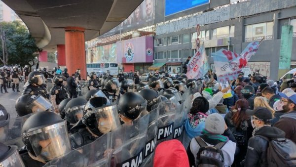 Puente Pueyrredón: gases y golpes contra trabajadores de la salud que reclaman