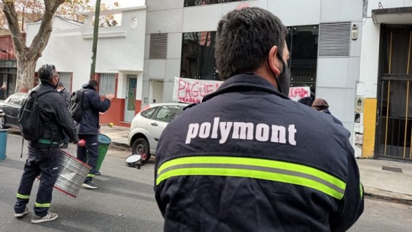 Caravana de telefónicos efectivos y tercerizados a las oficinas de Polymont-Claro