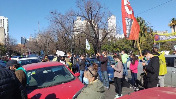 Caravana en La Plata por reclamos ambientales 