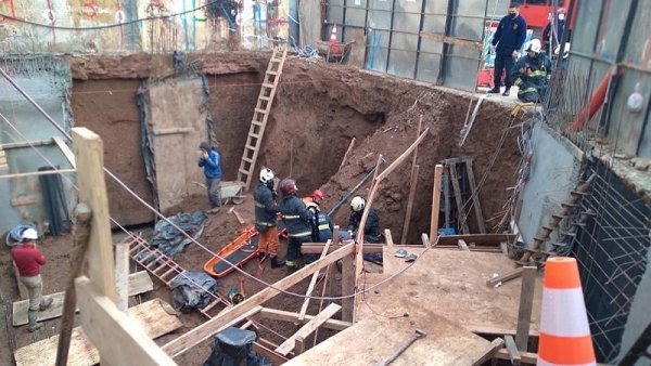 Se derrumbó una obra en construcción y hay 3 trabajadores heridos