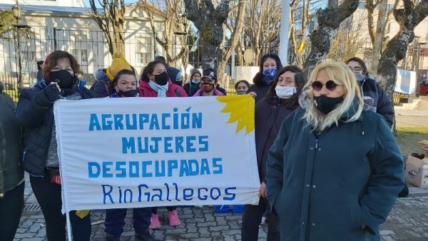 Río Gallegos: mujeres desocupadas acampan frente a la Casa de Gobierno