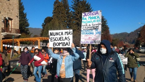 Marcha a 1 mes de la explosión de la escuela N°144 de Aguada San Roque