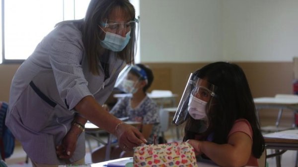 A clases presenciales sin refuerzo de vacuna CanSino