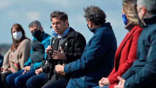 El doble discurso de Kicillof en Guernica: demagogia y privilegios de clase