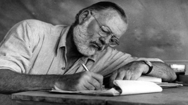 Se cumplen 70 años de "El viejo y el mar", la novela más famosa de Hemingway