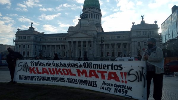 “Klaukol cuenta dólares, nosotros cáncer”: vecinos protestarán en la sede de Acumar