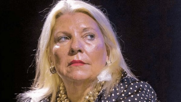 Sin sonrojarse, Carrió pidió eliminar las indemnizaciones 