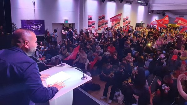 Gran acto por la candidatura presidencial del obrero Anasse Kazib en Francia